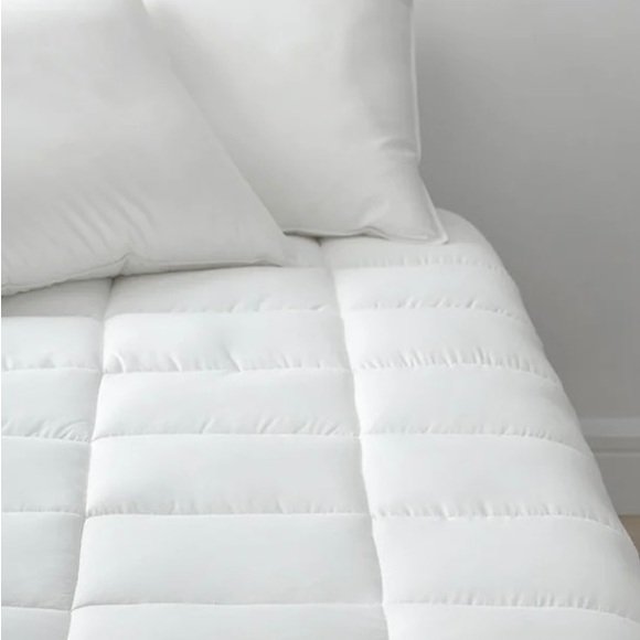 The Company Store Other - The Company Store White Quilted Mattress Pad - King